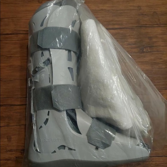 Aircast Walking Boot - Picture 1 of 10